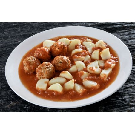 Albóndigas en salsa de tomate y patata