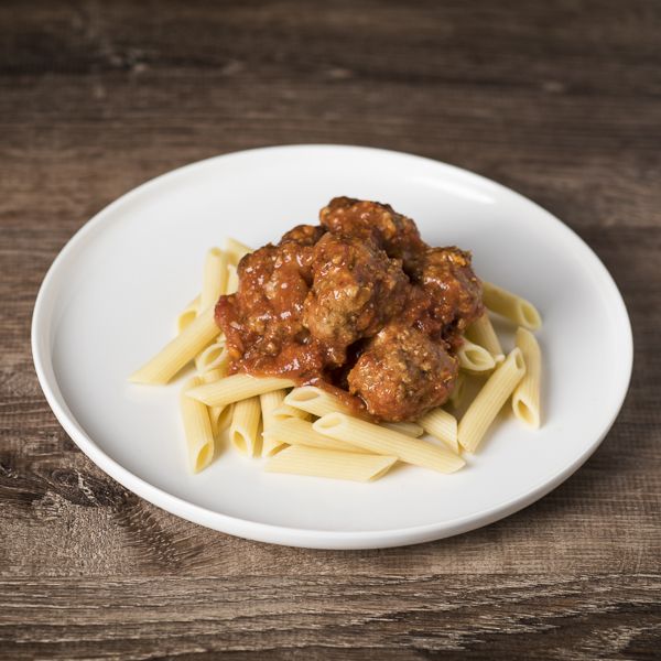 Albóndigas en salsa de tomate y pasta