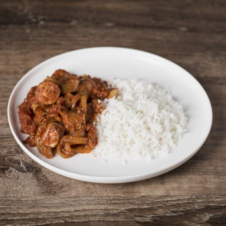 Salchicha y arroz rougail